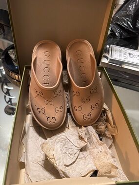 Gucci Women's Blush Pink Rubber Clog Slides